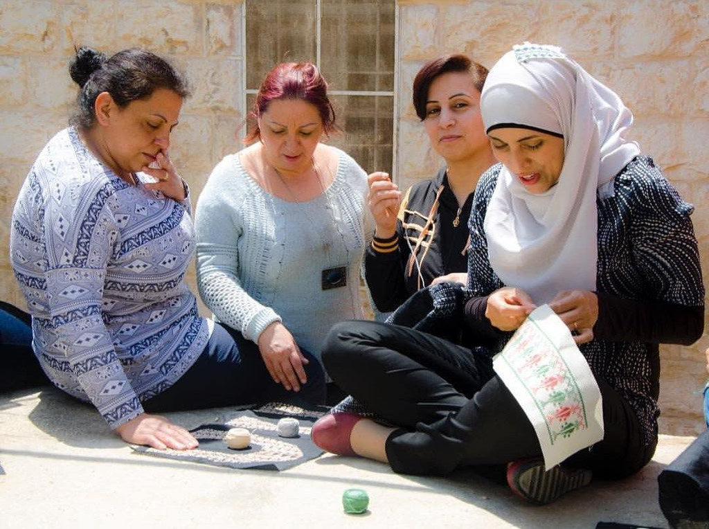 Bint Battuta Diaries: " DARZAH – BRINGING PALESTINIAN EMBROIDERY TO MODERN DAY LIFE"